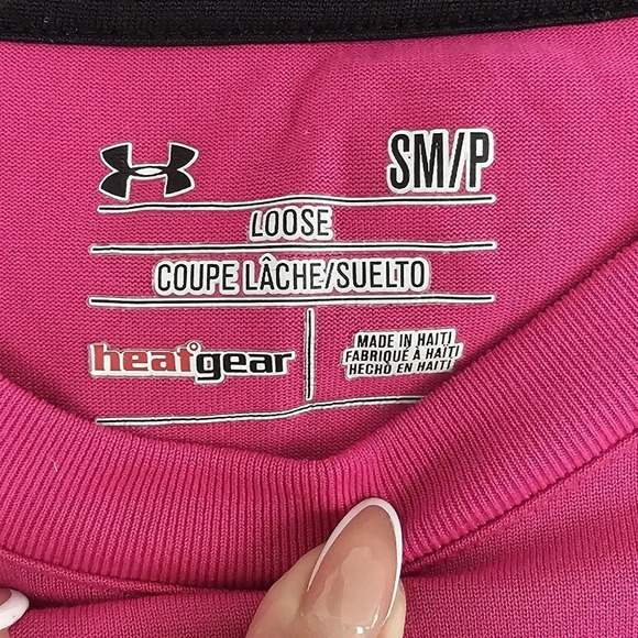 Under Armour Loose Heatgear Magenta High Neck Athletic Sports Top Size SM - Picture 2 of 5